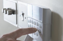 Featured image for “Attività commerciali, contributi per i sistemi di sicurezza”