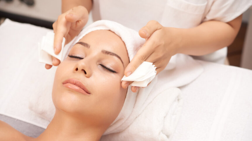 Centri estetici, parrucchieri, saloni di bellezza, barbieri: dal 1° aprile 2022 ingresso senza green pass